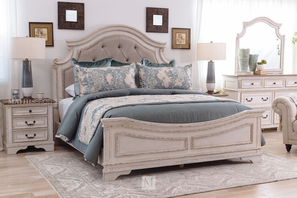 Realyn Panel Bed Mathis Brothers, Realyn Upholstered Panel Bed King
